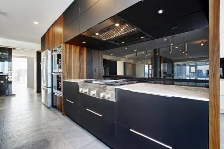 Cuisine moderne avec matériaux élégants