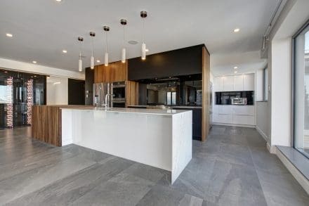 Cuisine moderne avec matériaux élégants