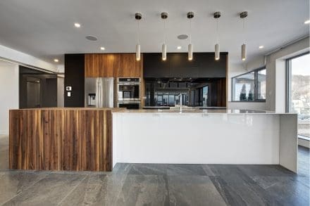 Cuisine moderne avec matériaux élégants