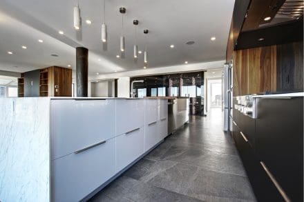 Cuisine moderne avec matériaux élégants