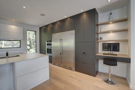 Cuisine moderne grise et blanche vue 5